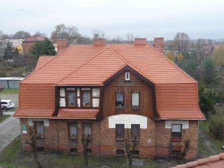 Zdjęcie przedstawiające pokrycie dachowe po remoncie dachu przy ulicy Mickiewicza 2