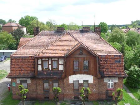 Zdjęcie przedstawiające pokrycie dachowe przed remontem dachu przy ulicy Mickiewicza 2